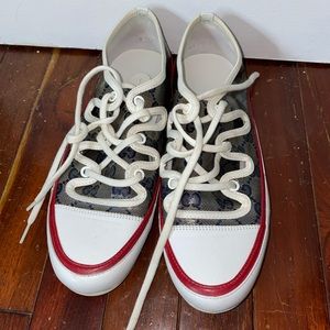 Authentic Gucci sneakers sz 38.5 comes with extra laces and dust bags no box